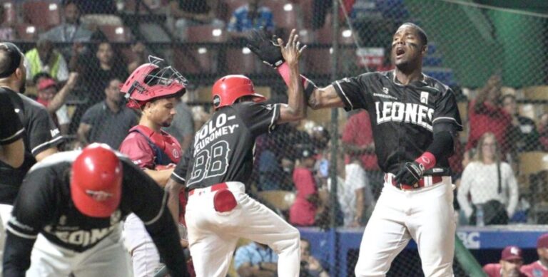 Jonrón de Junior Lake mantiene invictos a los Leones en el Round Robin
