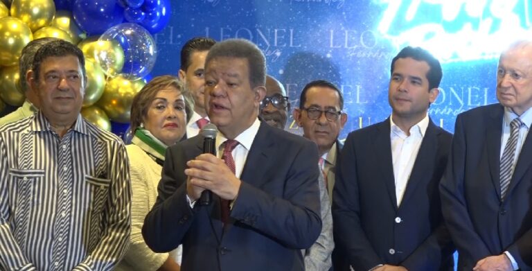 Leonel Fernández califica el 2025 como «un año horrible»; aspira a que RD retome el camino del crecimiento y el desarrollo