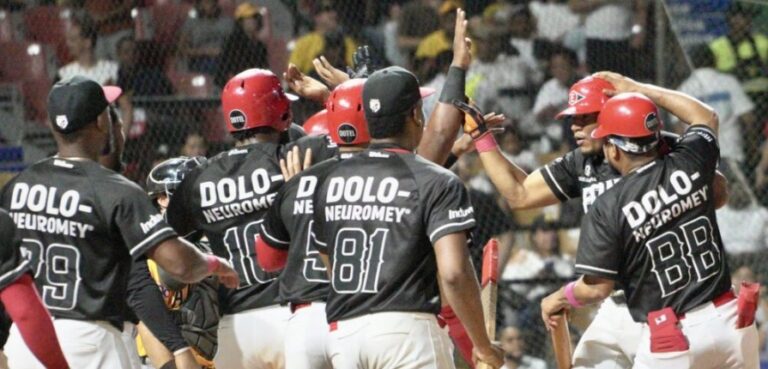 Leones dejan en el terreno a las Águilas con dramático jonrón de Severino