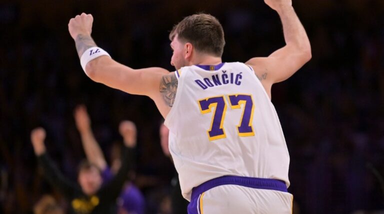 Los Lakers se dan un respiro con un triunfo