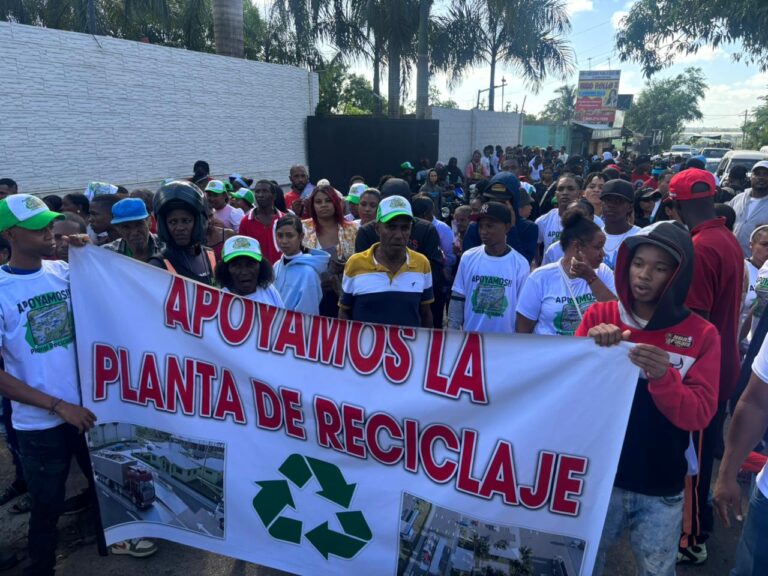 Comunitarios de La Cuaba marchan a favor de la instalación de una planta de valorización y reciclaje