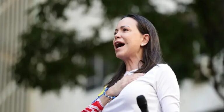 Corina Machado dice que trabaja con el gobierno de EEUU pero no está implicada en sus operaciones