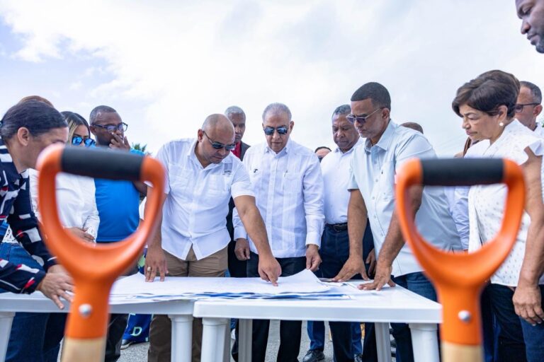 Ministro Bautista y alcalde Roely Thomas dejan iniciada construcción de distribuidor de tránsito de Puerto Plata-Espaillat