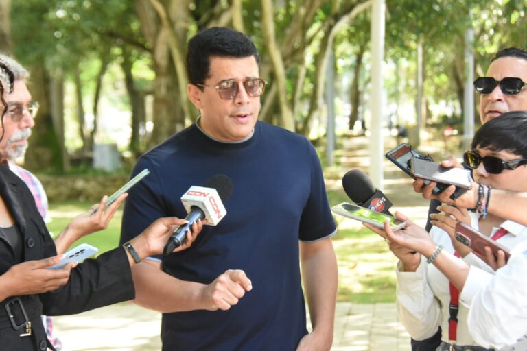 Ministro de Turismo supervisa reconstrucción del Parque Nacional Submarino La Caleta