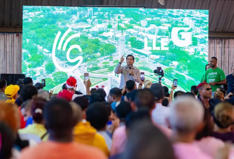 Omar Fernández lleva agasajos navideños al Distrito Nacional y algunas provincias del país