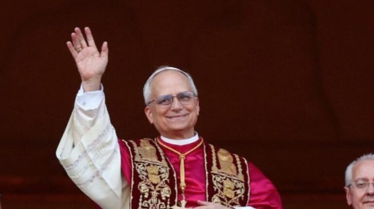 El papa asegura que paz y reconciliación son posibles, en un Líbano que teme la guerra