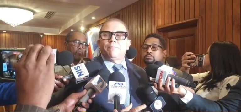 Diputados de oposición critican al Gobierno por muchos préstamos y colocar bonos