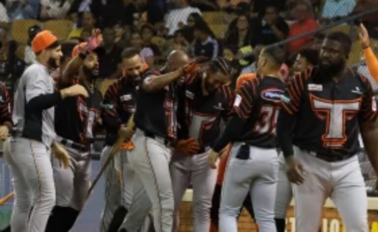 De la Cruz, Muñoz y Lantigua disparan jonrones en contundente victoria de los Toros contra las Aguilas