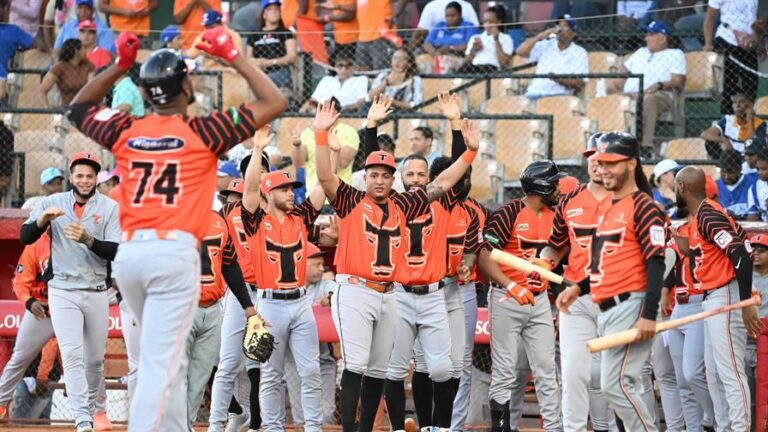 Toros obtienen cuarta victoria en línea al derrotar al Licey 3-2