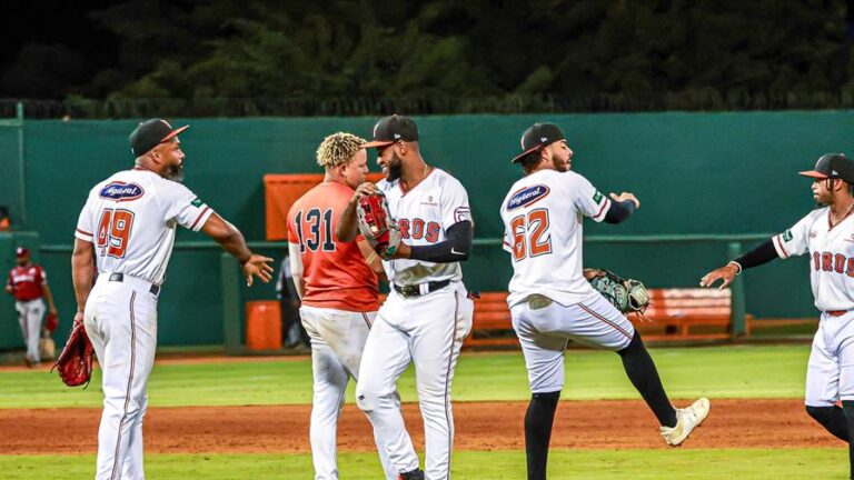 Toros ponen enanos a los Gigantes en el inicio del Round Robin