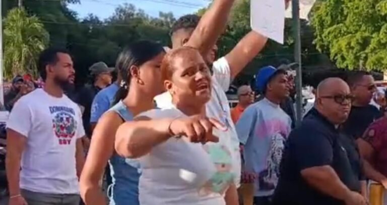 “Estamos aquí por el pueblo dominicano”: protestan por caso SeNaSa y exigen justicia sin privilegios