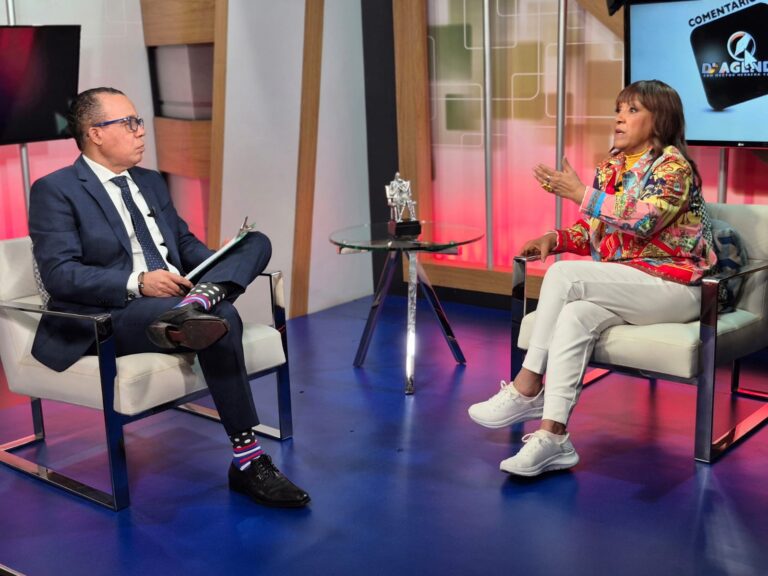 Video- Milly revela que enfrentó dilema de ejercer como periodista graduada en NY o dedicarse a la música, que es su pasión