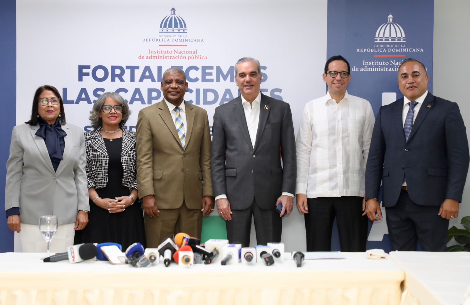 Presidente Abinader impulsa el relanzamiento y fortalecimiento del INAP para transformar la formación de los servidores públicos y avanzar hacia un Estado moderno y eficiente