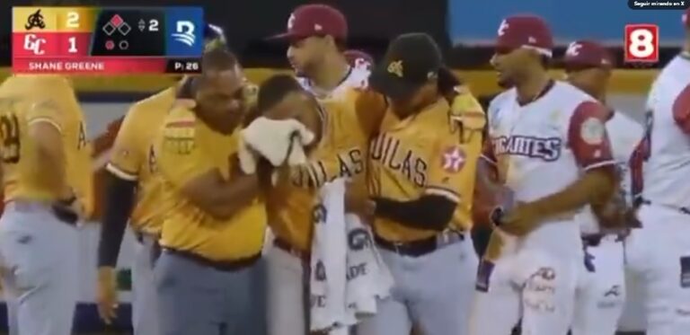 Alberto Rodríguez abandona el partido tras recibir un fuerte impacto en el rostro