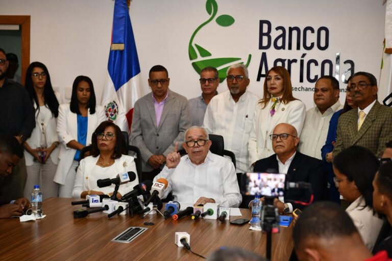 “El Banco Agrícola presta, no regala”, aclara su administrador, Fernando Durán
