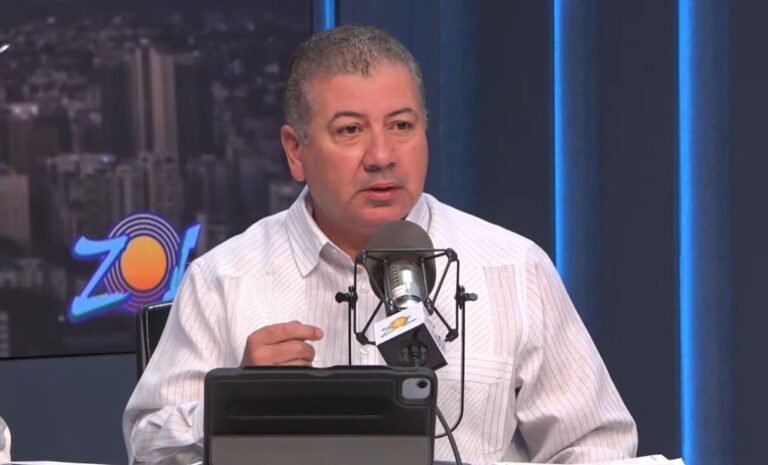 César Fernández dice PRM llegó al poder por la división del PLD, no por un clamor unificado como dijo Abinader