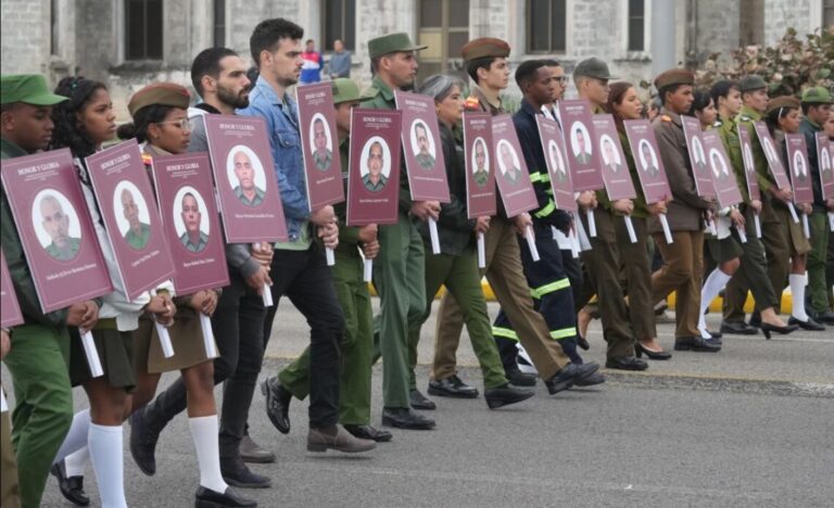 Cubanos marchan por la muerte de 32 militares en captura de Maduro