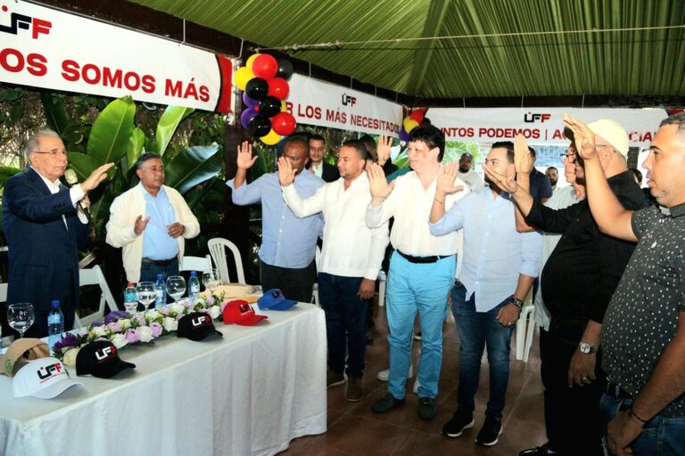 República Dominicana está viviendo una quiebra técnica, asegura Danilo Medina