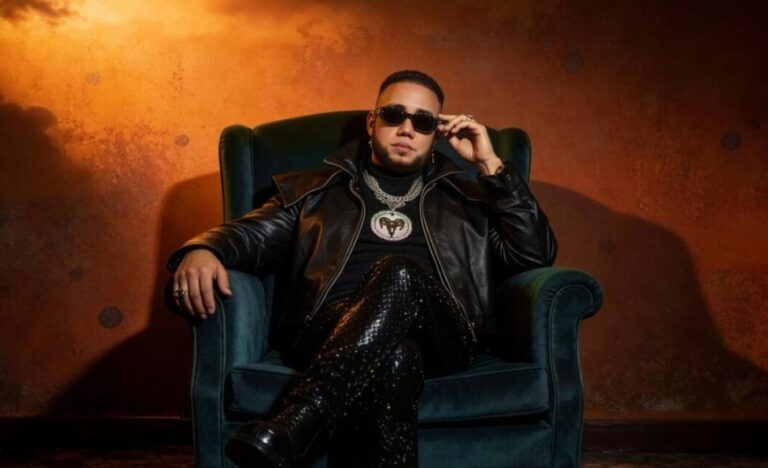 Elvis Martínez, fiel a su esencia, presenta su más reciente sencillo “Ni Loco”