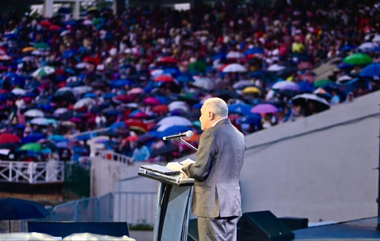 Ezequiel Molina llama a no dejarse engañar por ideologías que “envuelven terror y muerte” y han querido poner sus pies en RD