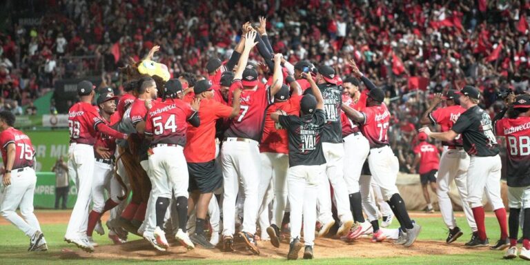 Leones vuelven a ganar torneo de béisbol y ahora son bicampeones con su corona 18 en LIDOM