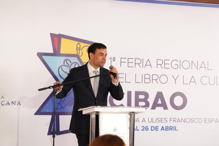 Roberto Ángel anuncia la celebración de la primera Feria Regional del Libro y la Cultura Cibao del 20 al 26 de abril