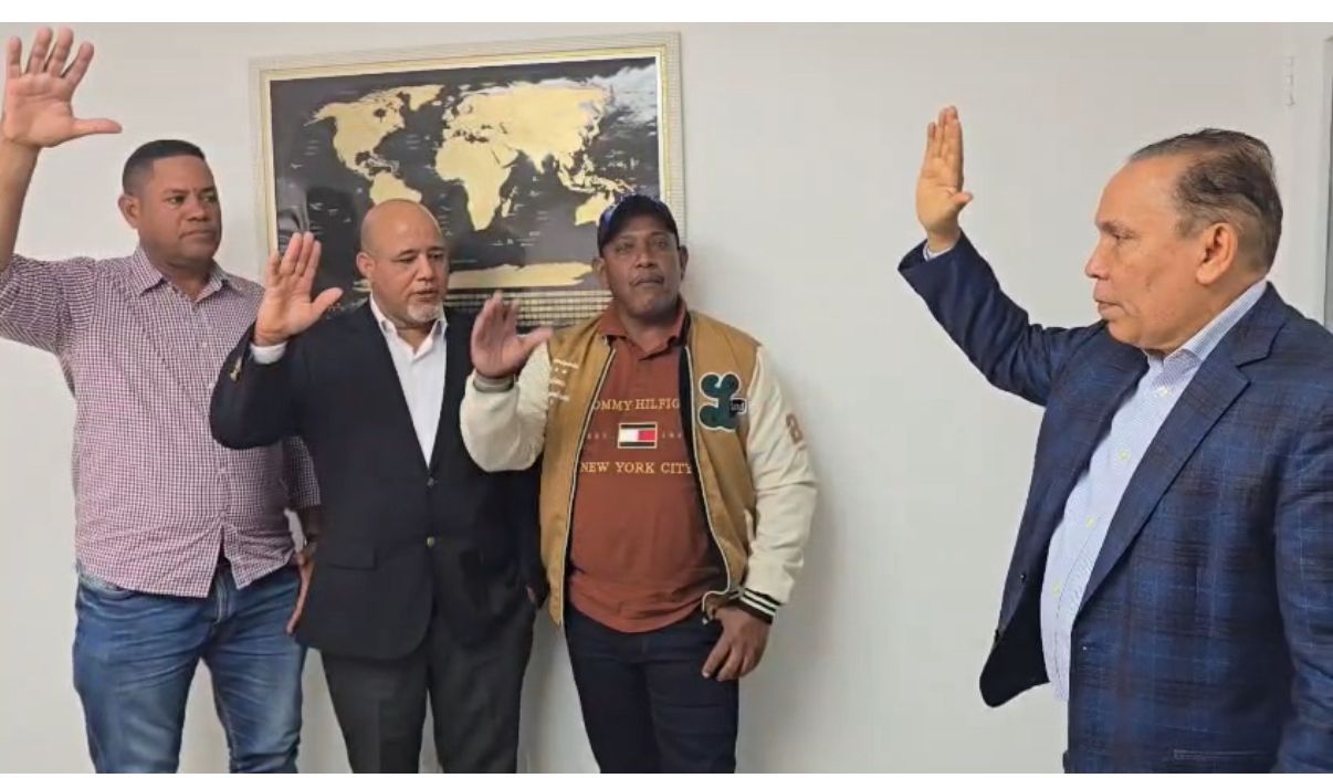 Radhamés Jiménez juamenta nuevos miembros  de la Fuerza del Pueblo en Bahoruco