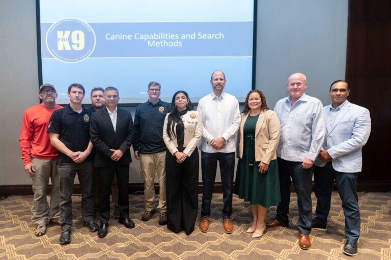 FBI imparte a fiscales y policías dominicanos un taller sobre el despliegue de unidades caninas en las investigaciones