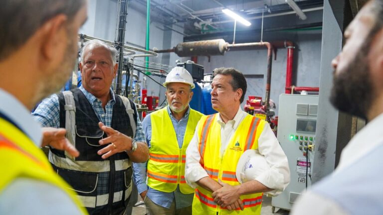 Ministro Ito Bisonó realiza primera visita al Hospital Padre Billini para evaluar estatus de la obra y definir ruta de culminación