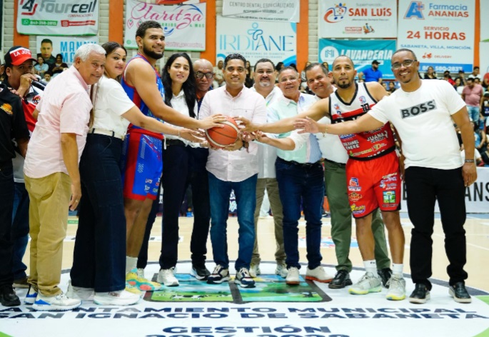 Ministro Kelvin Cruz anuncia remozamiento del polideportivo de Santiago Rodríguez