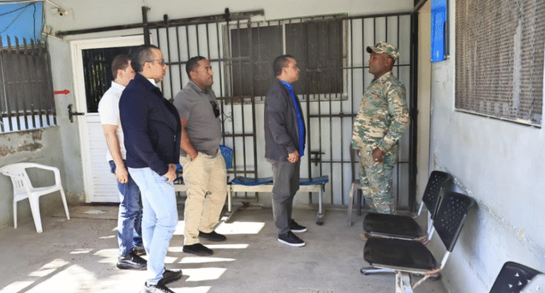 SNS supervisa avances y ordena reanudación y conclusión de obras hospitalarias en SDN