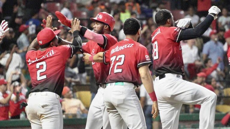 Leones del Escogido derrotan a los Toros con triunfo 7-2