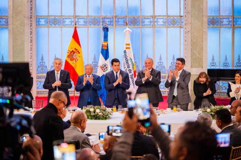 El ministro Collado califica como  un gran existo participación  de RD en FITUR