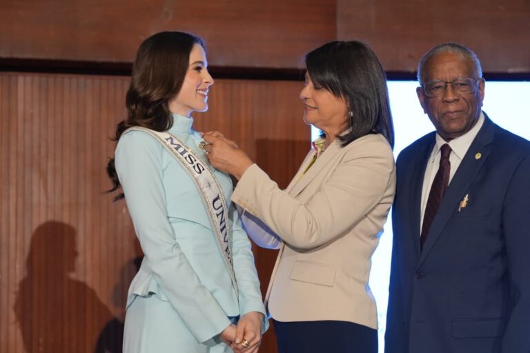 UASD impulsa jornada académica de concienciación sobre el autismo junto a Miss Universo
