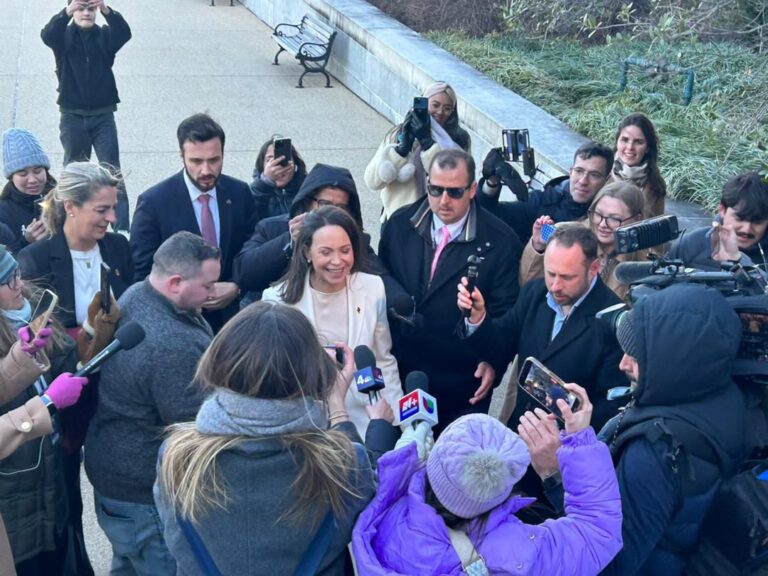 María Corina Machado dice que le «presentó» a Trump la medalla del Nobel de la Paz