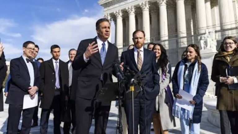 Supremo de EE. UU. se inclina por mantener prohibición a atletas trans en equipos femeninos