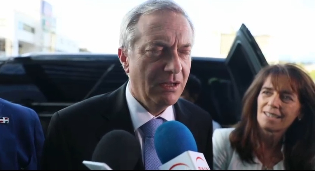 Presidente electo de Chile destaca avances de la República Dominicana en turismo, infraestructura y política migratoria durante su llegada a Santiago