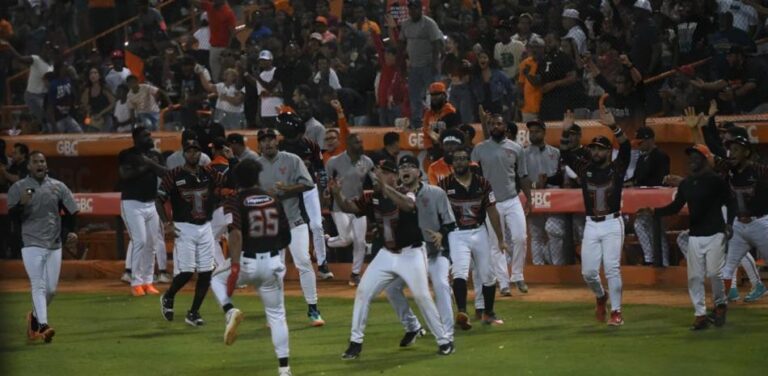 Toros avanzan a la Serie Final y se verán con el Escogido