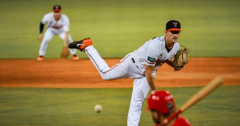 Los Toros demuestran control de pitcheo ante los Leones del Escogido