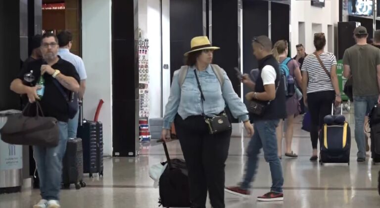 Activan protocolo de vigilancia en el AILA por virus Nipah  que ya está en Puerto Rico