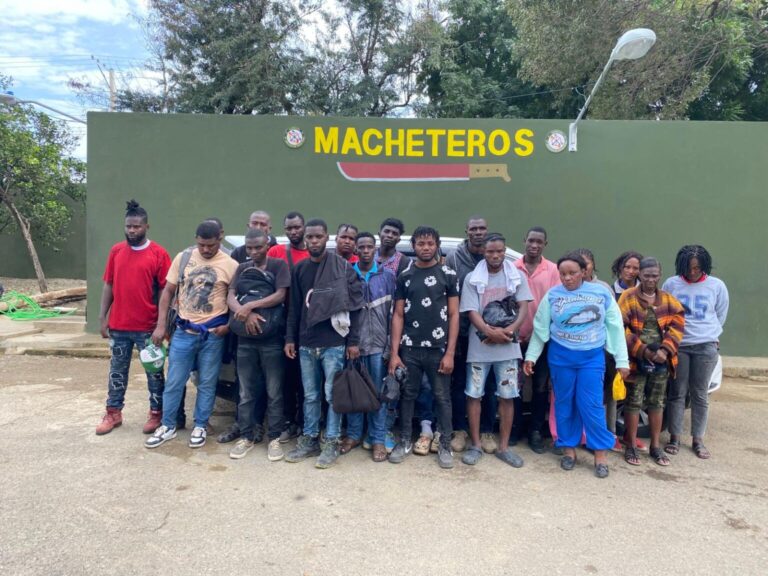 Interceptan yipeta con 20 haitianos en condición irregular en Mao, Valverde