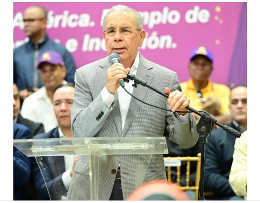 Danilo Medina ve “el país está en un callejón sin salida”; cuestiona escándalos en Seguros Banreservas, Banco Agrícola y Senasa