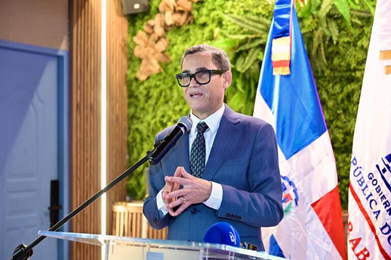 Tasa de desempleo se redujo en la República Dominicana a un 4.9% en el 2025 según la Organización Internacional del Trabajo