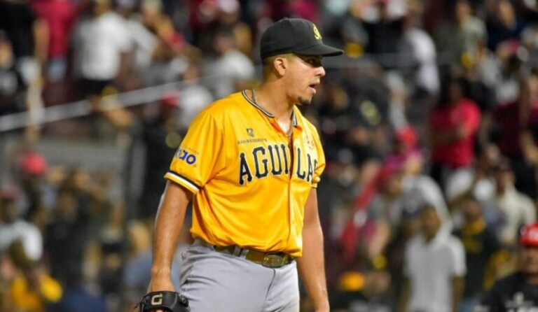 Águilas cortan invicto de los Leones del Escogido con triunfo 4-1