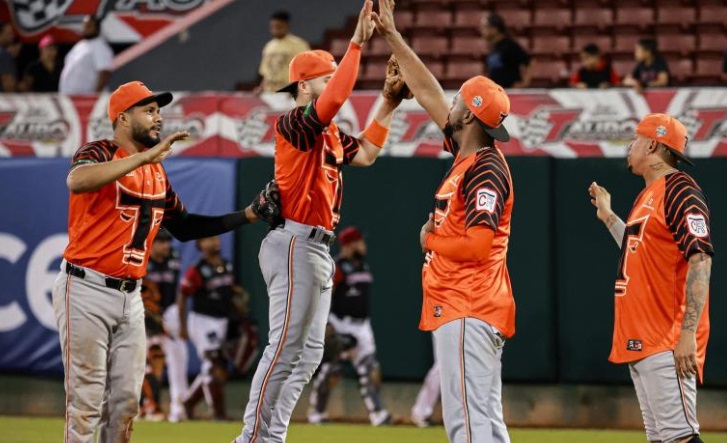 Ofensiva de Eloy Jiménez da victoria a los Toros sobre los Gigantes