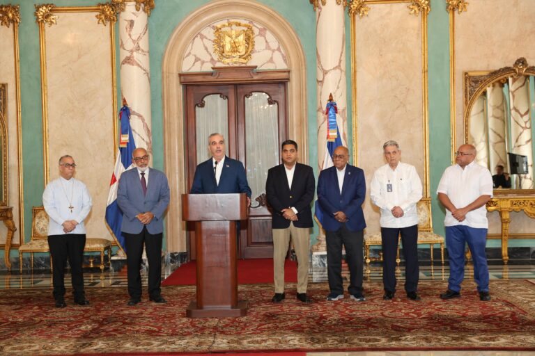 Presidente Abinader designa Comisión de Veeduría de obras deportivas