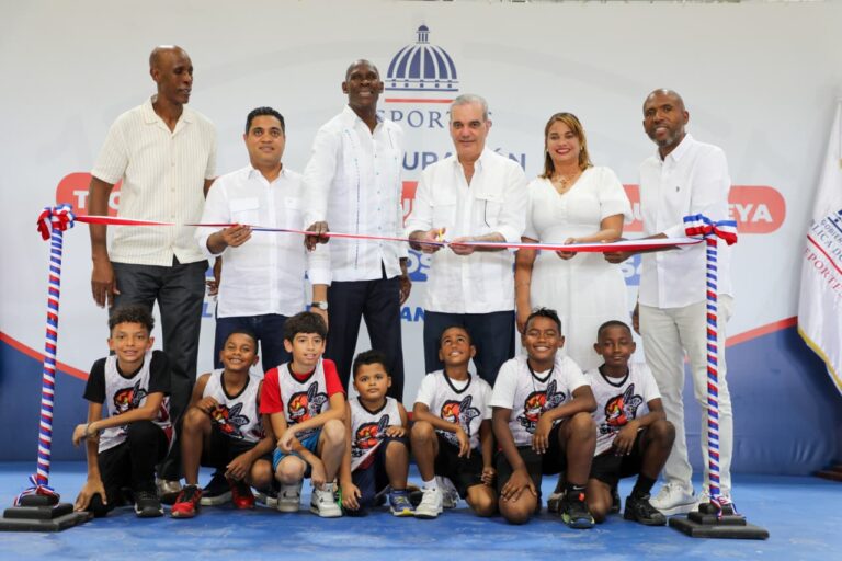 Presidente Abinader retoma agenda en las comunidades, luego de su rendición de cuentas, con entrega del moderno techado multiuso del Club La Tribu de Quisqueya en La Romana