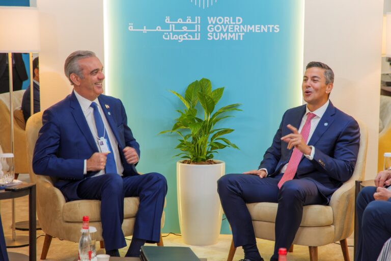 Abinader promueve uso de hub logístico dominicano para dinamizar exportaciones agrícolas de Paraguay, amplía relaciones económicas con Ecuador y fortalece cooperación tecnológica con Emiratos Árabes Unidos