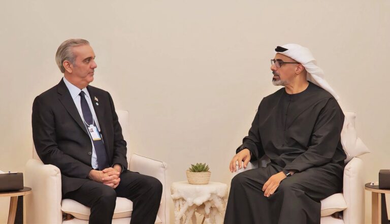 Presidente Abinader sostiene audiencia con el príncipe heredero de Abu Dhabi y concluye agenda en Emiratos Árabes Unidos