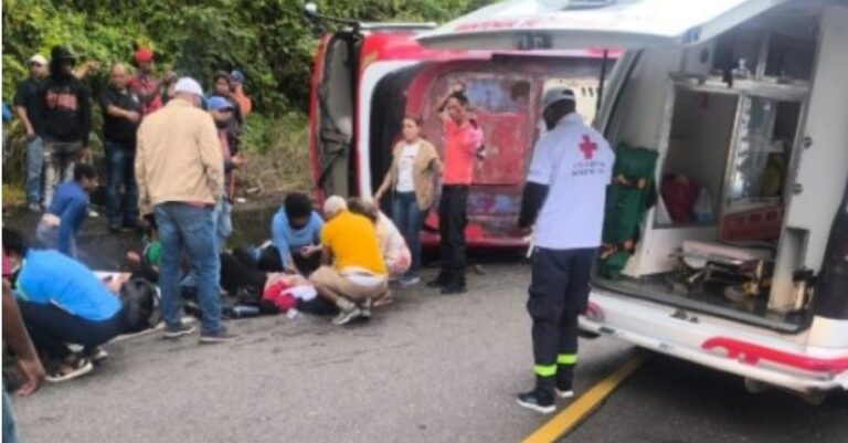 Accidente de tránsito deja al menos 14 heridos en la carretera Casabito–Constanza